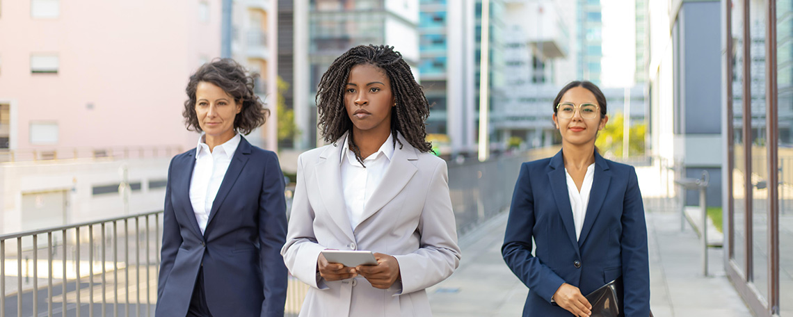drei-businessfrauen