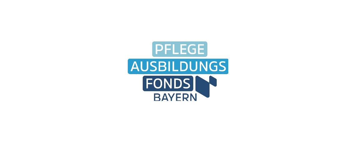 mann mit ordern im büro 