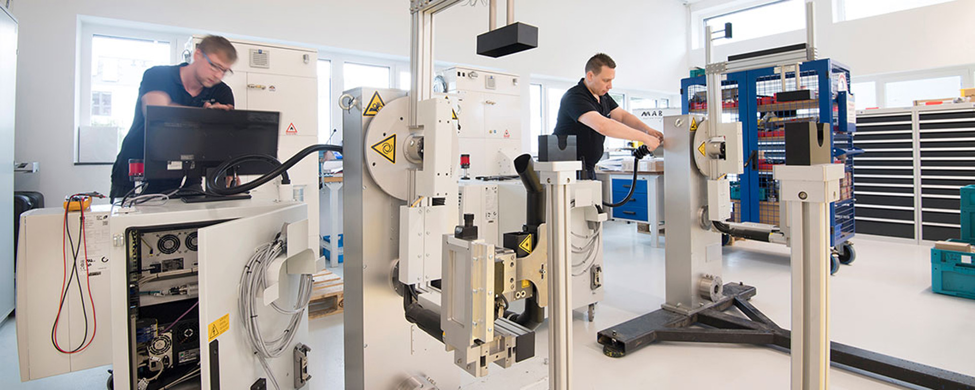 maenner-an-laser